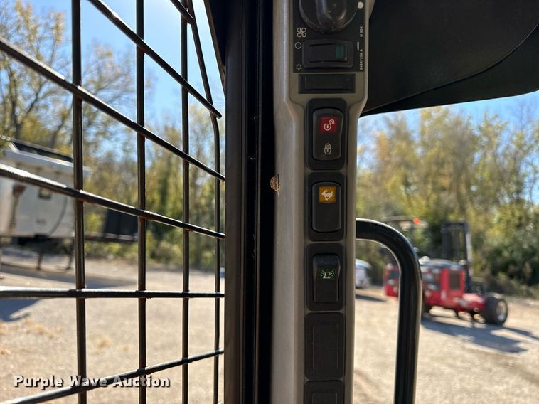 image for item DT2059 2018 Case SV280 skid steer loader