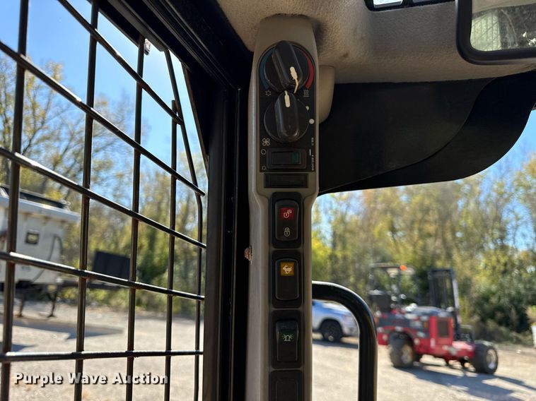 image for item DT2059 2018 Case SV280 skid steer loader