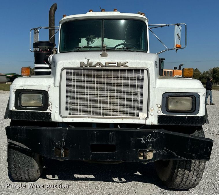 image for item DT2096 1999 Mack  RD690S ready mix truck