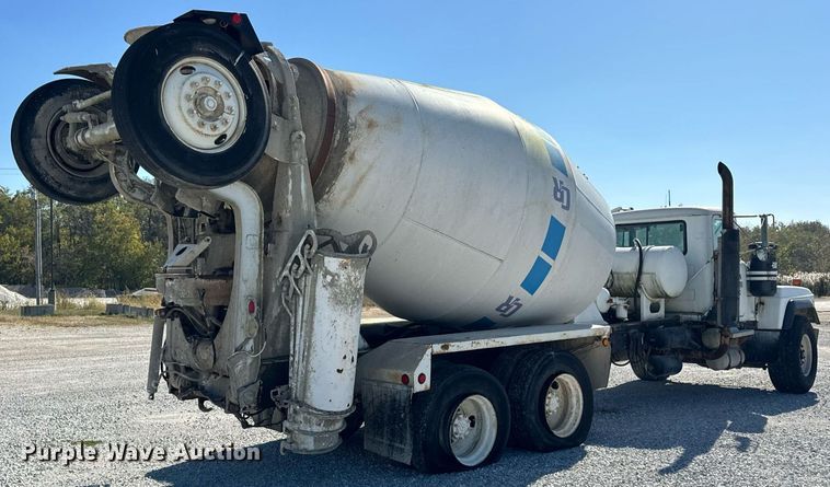 image for item DT2096 1999 Mack  RD690S ready mix truck