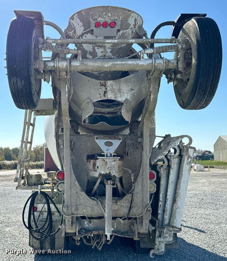 image for item DT2096 1999 Mack  RD690S ready mix truck