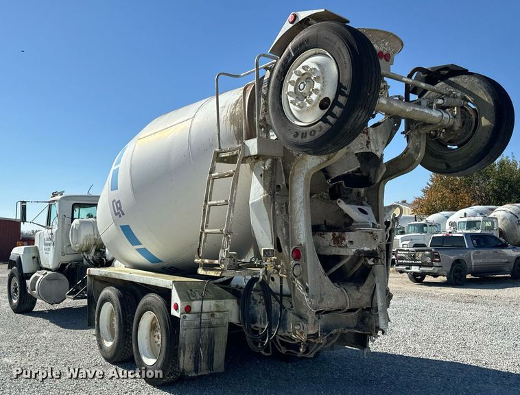 image for item DT2096 1999 Mack  RD690S ready mix truck