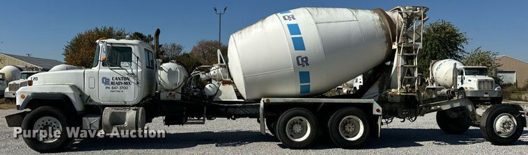 image for item DT2096 1999 Mack  RD690S ready mix truck