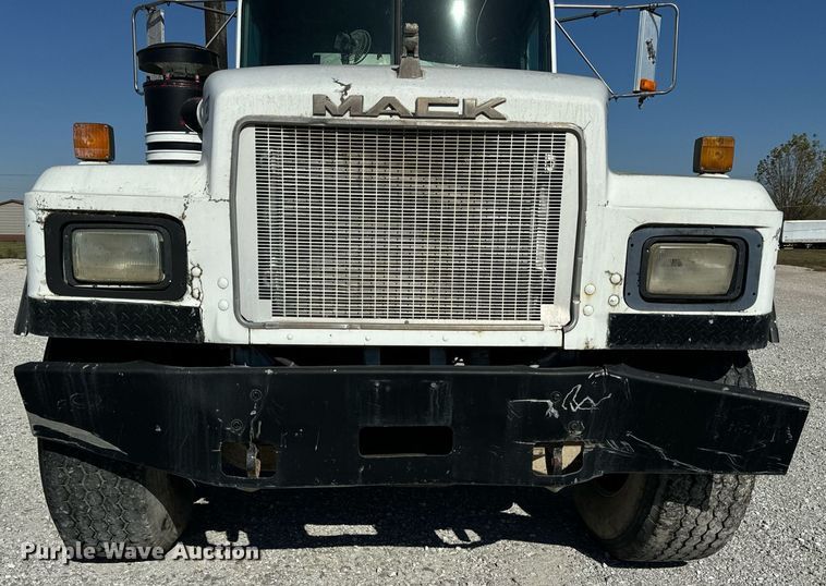 image for item DT2096 1999 Mack  RD690S ready mix truck