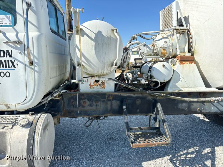 image for item DT2096 1999 Mack  RD690S ready mix truck