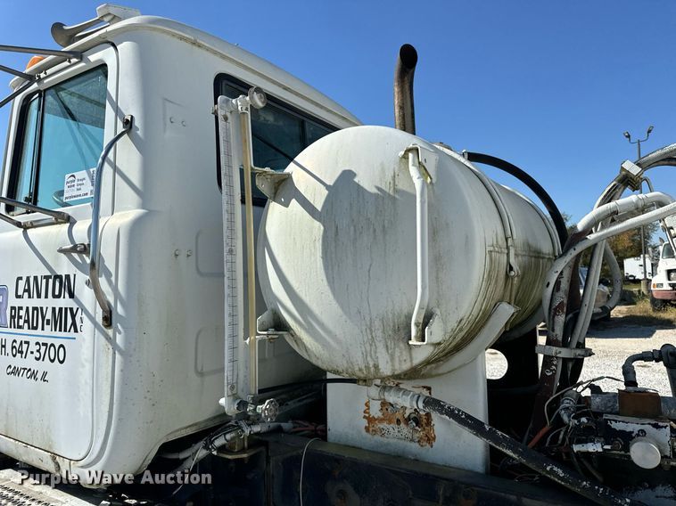 image for item DT2096 1999 Mack  RD690S ready mix truck