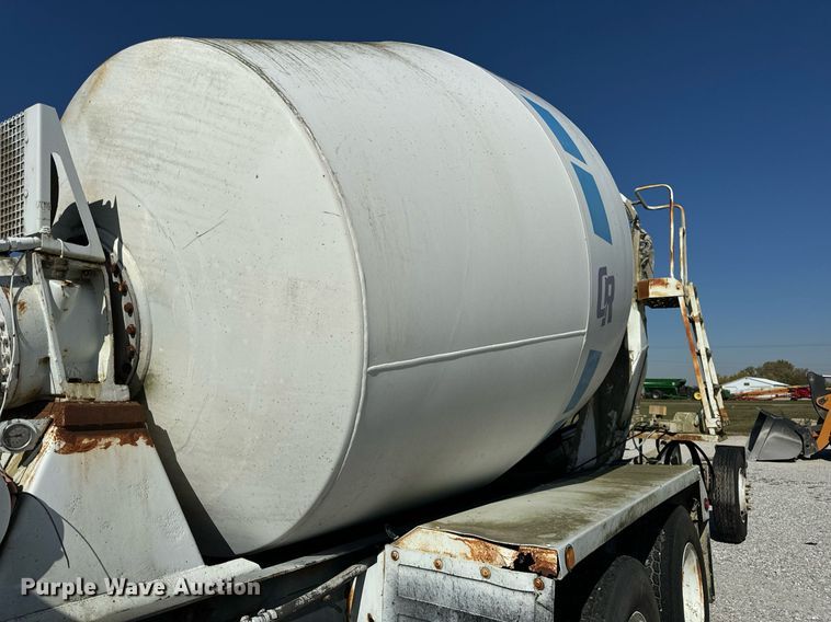 image for item DT2096 1999 Mack  RD690S ready mix truck