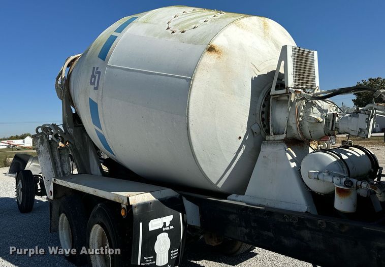 image for item DT2096 1999 Mack  RD690S ready mix truck