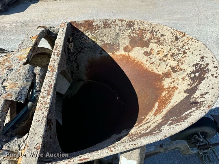 image for item DT2096 1999 Mack  RD690S ready mix truck