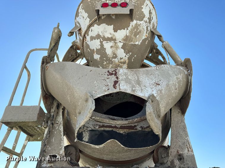 image for item DT2096 1999 Mack  RD690S ready mix truck