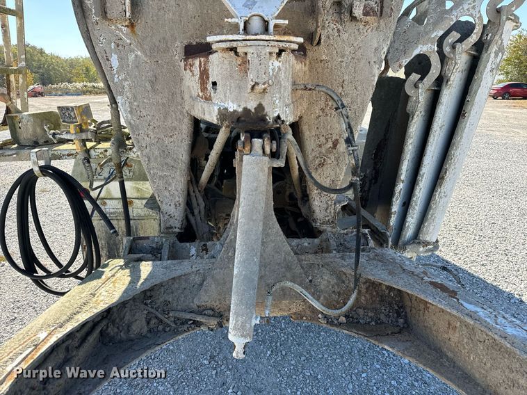 image for item DT2096 1999 Mack  RD690S ready mix truck