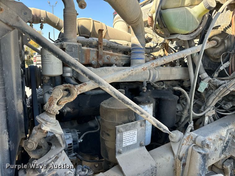 image for item DT2096 1999 Mack  RD690S ready mix truck