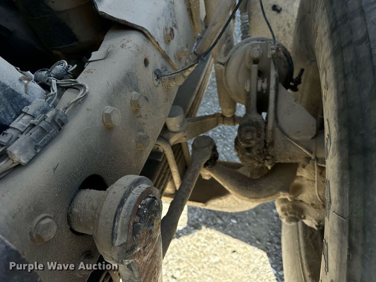 image for item DT2096 1999 Mack  RD690S ready mix truck