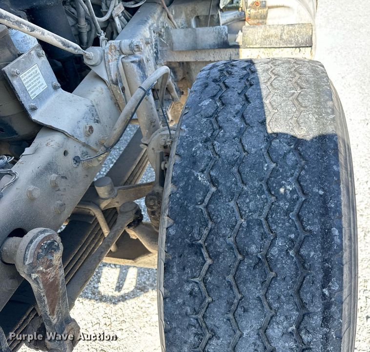 image for item DT2096 1999 Mack  RD690S ready mix truck