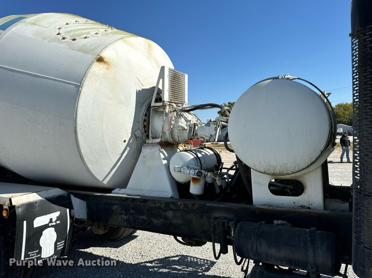 image for item DT2096 1999 Mack  RD690S ready mix truck