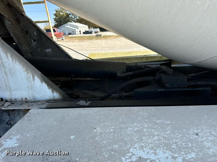 image for item DT2096 1999 Mack  RD690S ready mix truck