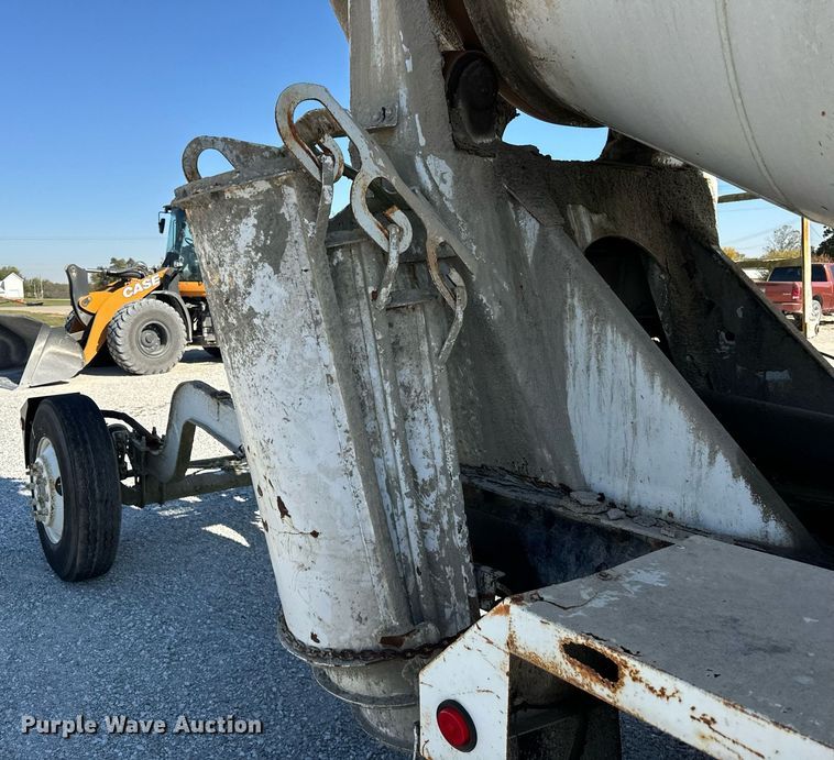 image for item DT2096 1999 Mack  RD690S ready mix truck