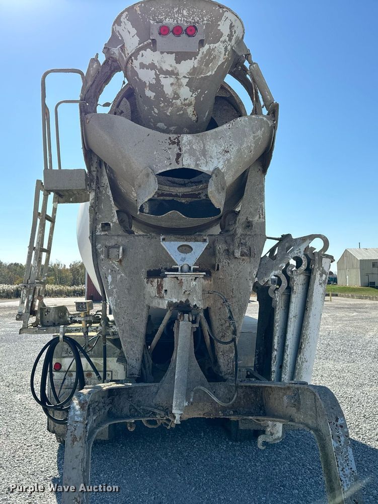 image for item DT2096 1999 Mack  RD690S ready mix truck