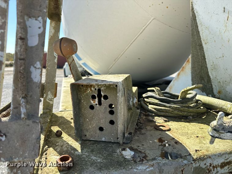 image for item DT2096 1999 Mack  RD690S ready mix truck