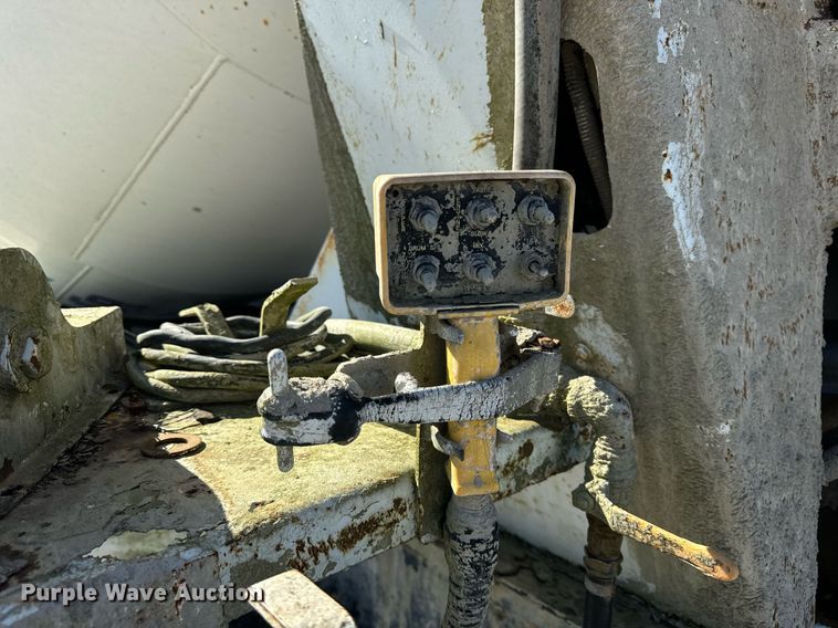 image for item DT2096 1999 Mack  RD690S ready mix truck