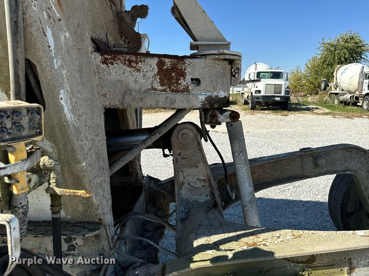 image for item DT2096 1999 Mack  RD690S ready mix truck