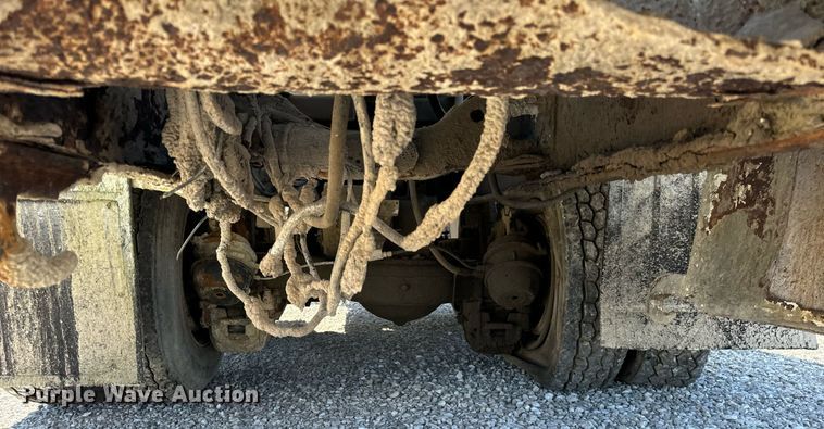 image for item DT2096 1999 Mack  RD690S ready mix truck