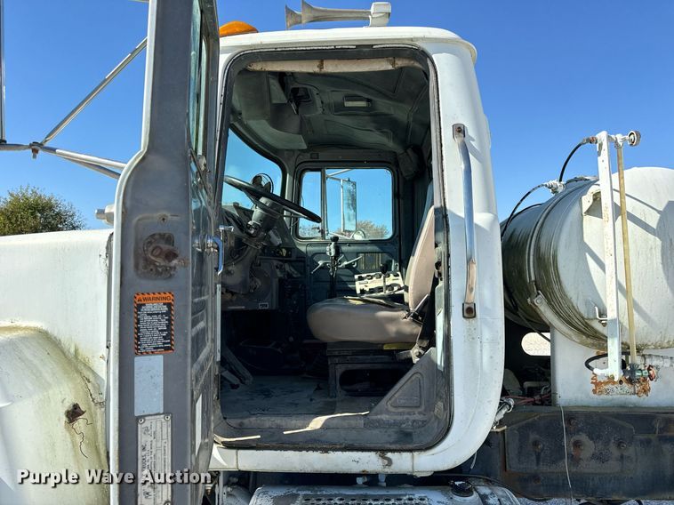 image for item DT2096 1999 Mack  RD690S ready mix truck