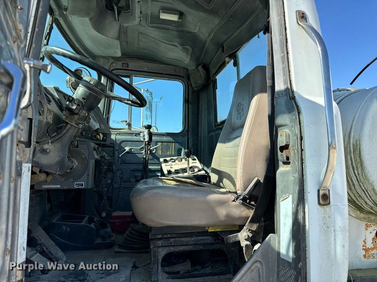 image for item DT2096 1999 Mack  RD690S ready mix truck