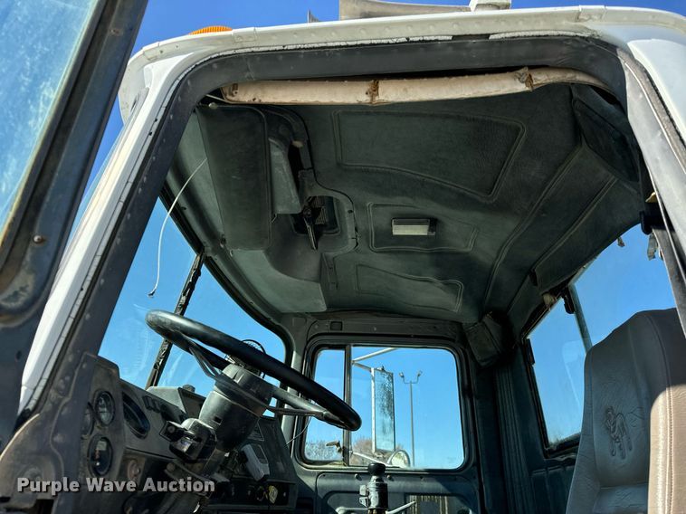 image for item DT2096 1999 Mack  RD690S ready mix truck