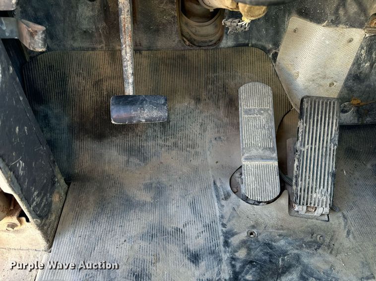 image for item DT2096 1999 Mack  RD690S ready mix truck