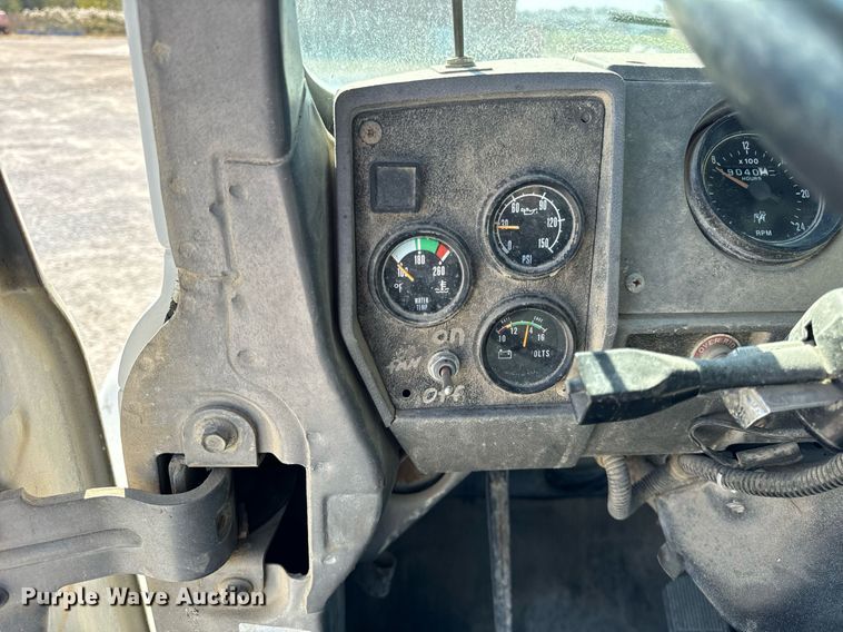 image for item DT2096 1999 Mack  RD690S ready mix truck