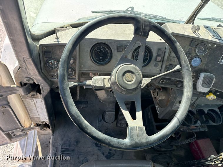 image for item DT2096 1999 Mack  RD690S ready mix truck