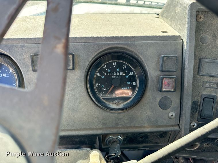 image for item DT2096 1999 Mack  RD690S ready mix truck