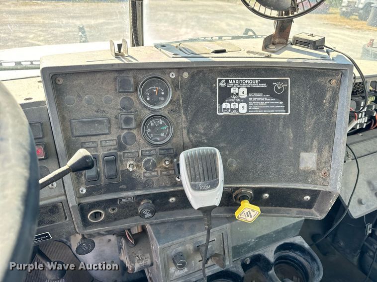 image for item DT2096 1999 Mack  RD690S ready mix truck