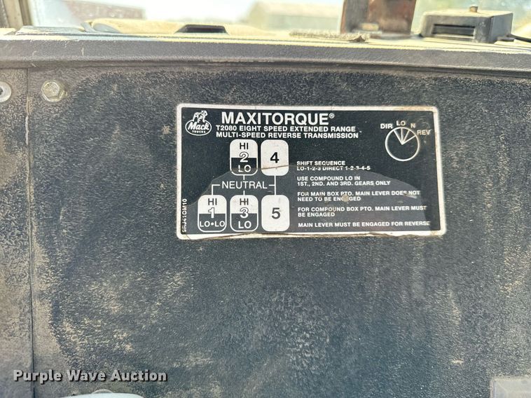 image for item DT2096 1999 Mack  RD690S ready mix truck