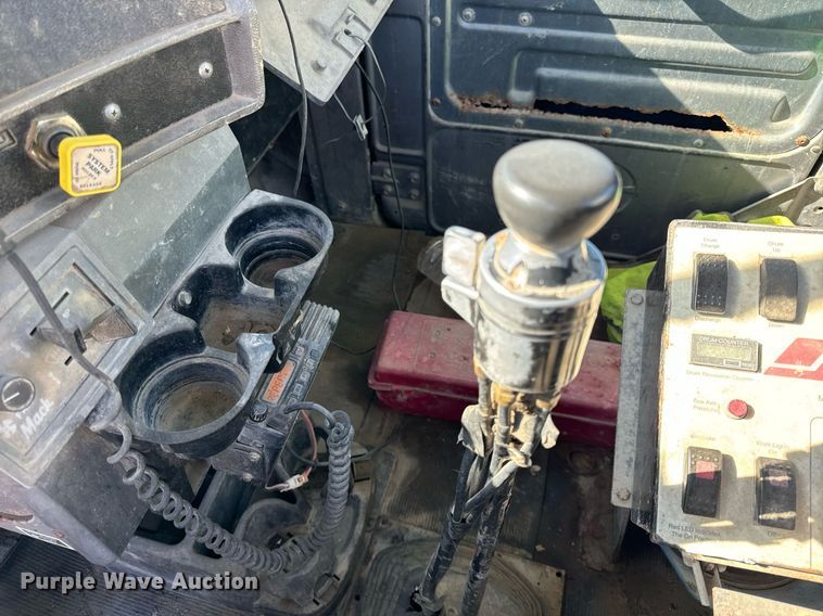 image for item DT2096 1999 Mack  RD690S ready mix truck