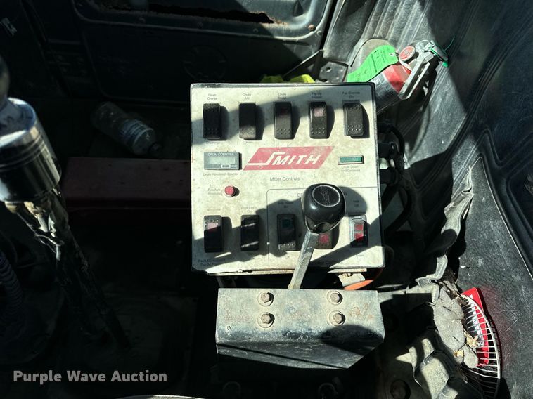 image for item DT2096 1999 Mack  RD690S ready mix truck