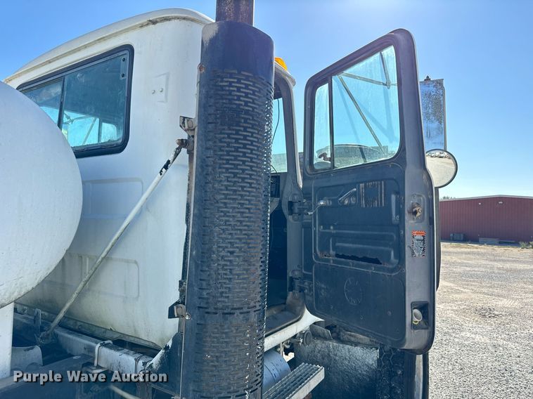 image for item DT2096 1999 Mack  RD690S ready mix truck