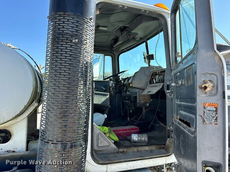 image for item DT2096 1999 Mack  RD690S ready mix truck