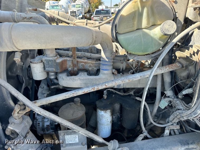 image for item DT2096 1999 Mack  RD690S ready mix truck