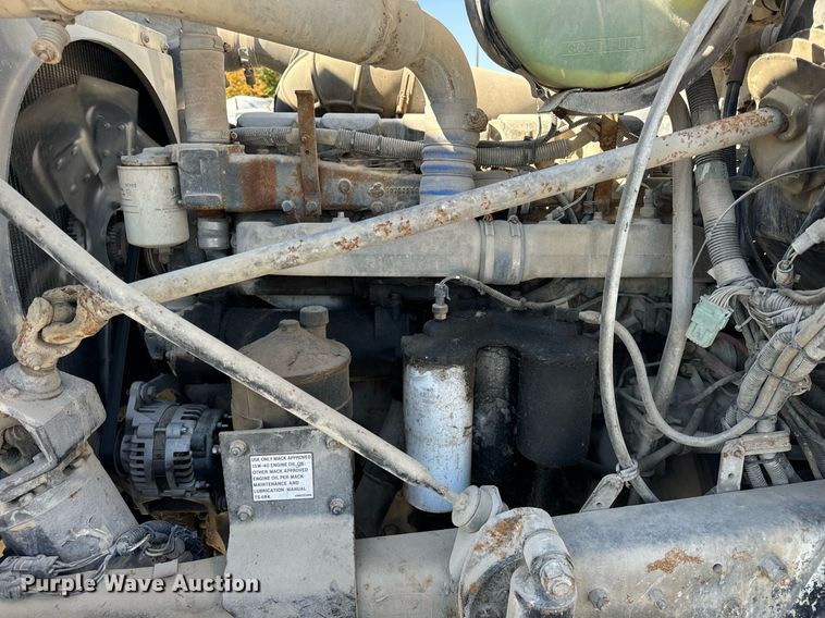 image for item DT2096 1999 Mack  RD690S ready mix truck