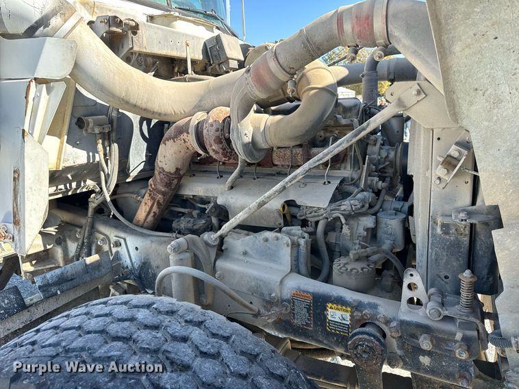 image for item DT2096 1999 Mack  RD690S ready mix truck