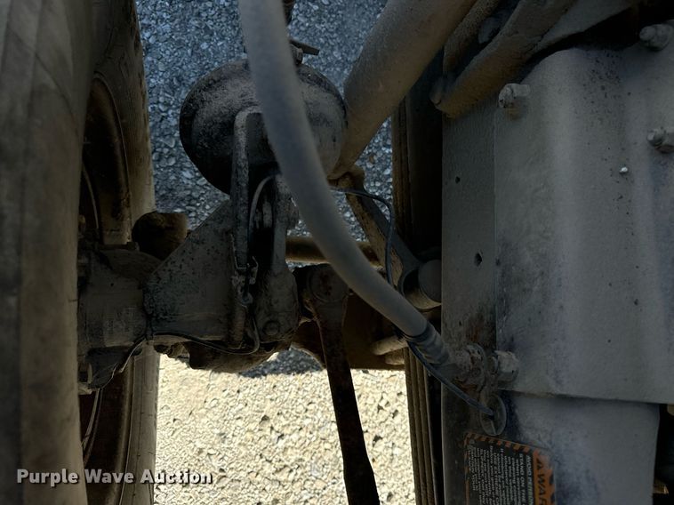 image for item DT2096 1999 Mack  RD690S ready mix truck