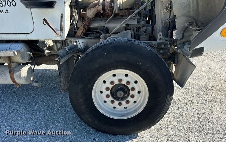 image for item DT2096 1999 Mack  RD690S ready mix truck