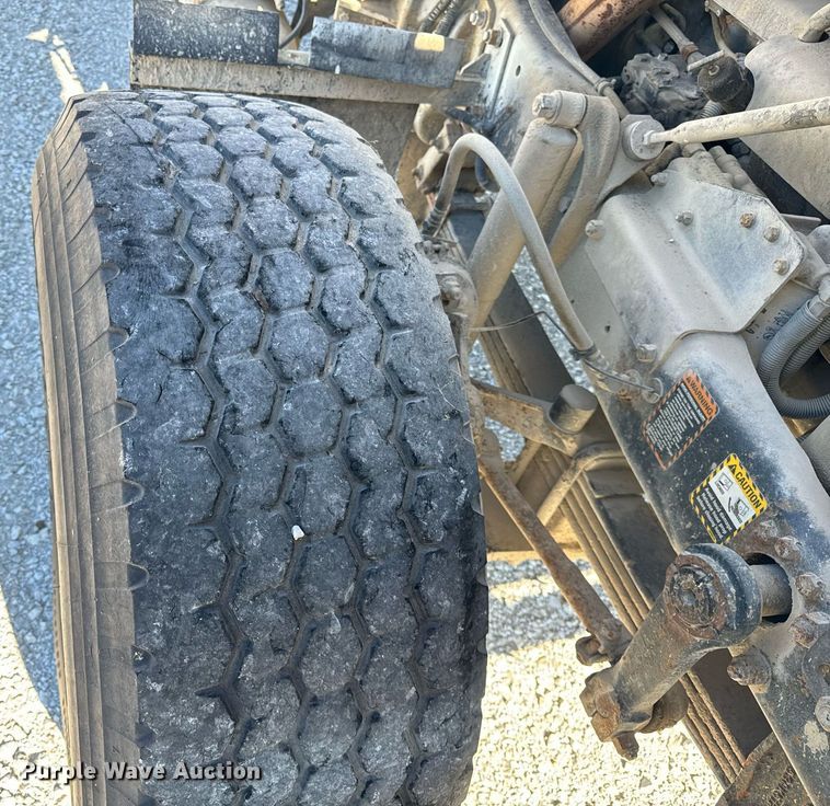 image for item DT2096 1999 Mack  RD690S ready mix truck