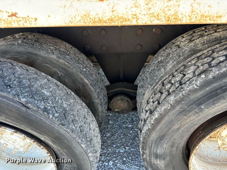 image for item DT2096 1999 Mack  RD690S ready mix truck