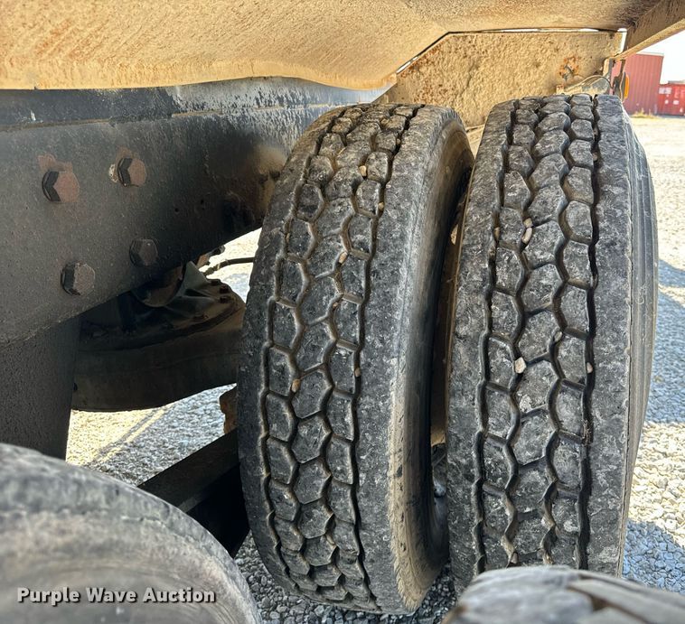 image for item DT2096 1999 Mack  RD690S ready mix truck