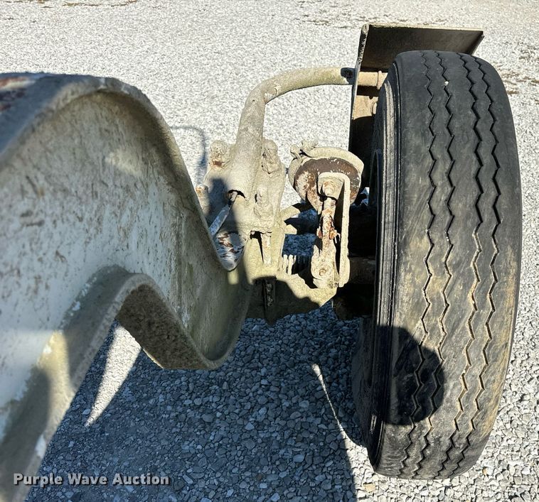 image for item DT2096 1999 Mack  RD690S ready mix truck