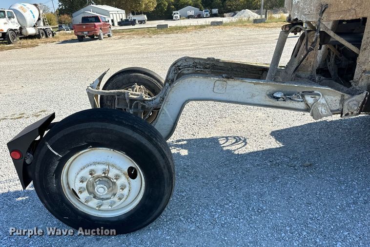 image for item DT2096 1999 Mack  RD690S ready mix truck