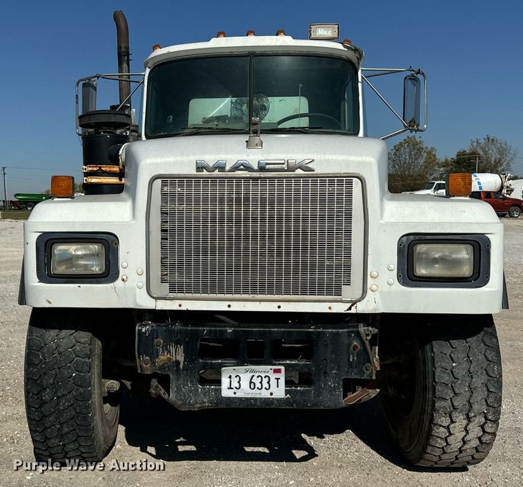 image for item DT2098 1995 Mack  RD690S  ready mix truck